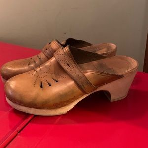 Vintage tan wooden sole clogs